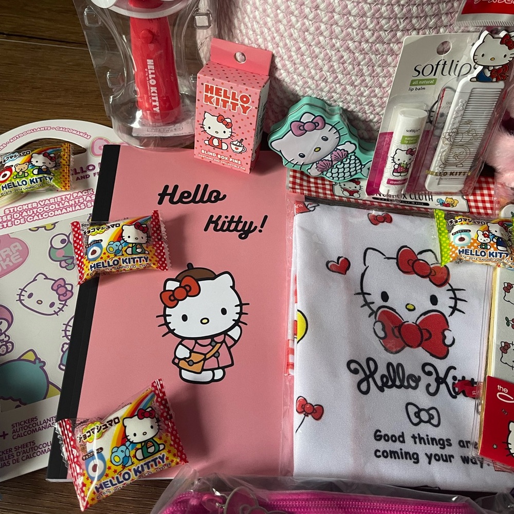 One Left! FREE SHIPPING (NWT) ULTIMATE HELLO KITTY GIFT BASKET!! - Picture 9 of 13